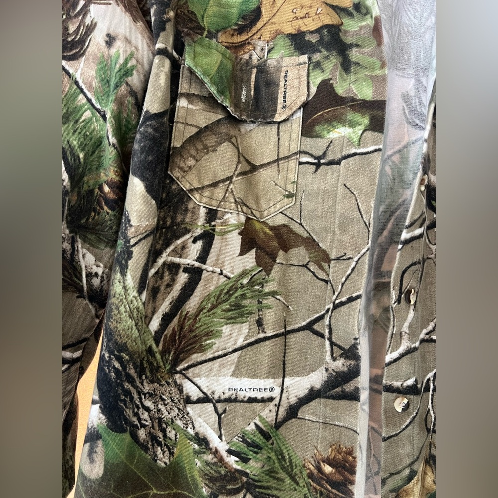 Realtree Button Down - Picture 3 of 6
